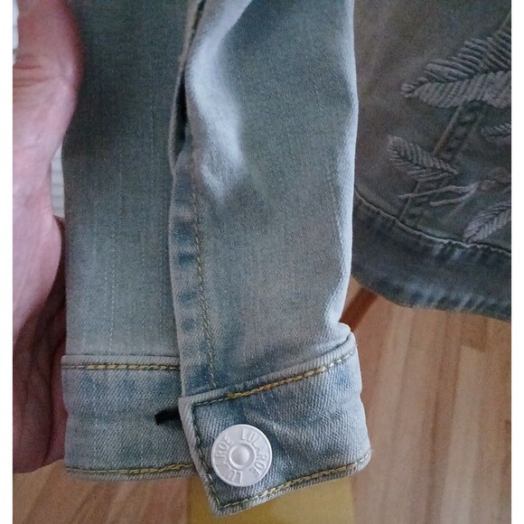 LuLaRoe Denim Jeans Jacket Women's Size SMALL Floral Embroidered Light Wash Cute - Picture 8 of 12